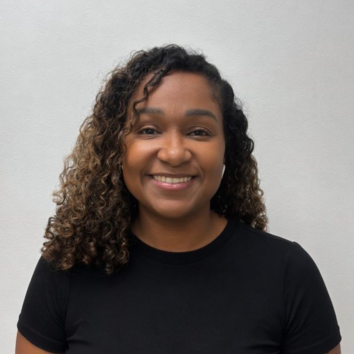 Larissa, Secretaria escolar da Abazze Técnica
